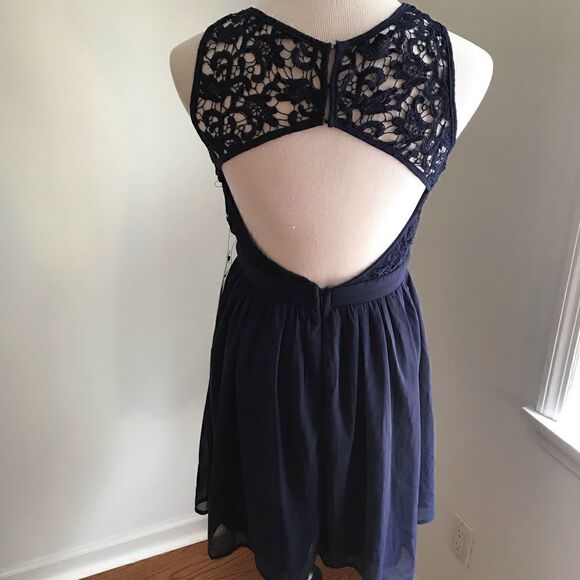 New! Lulu’s Lace Navy Blue Open Back Dress Size M - Picture 3 of 7